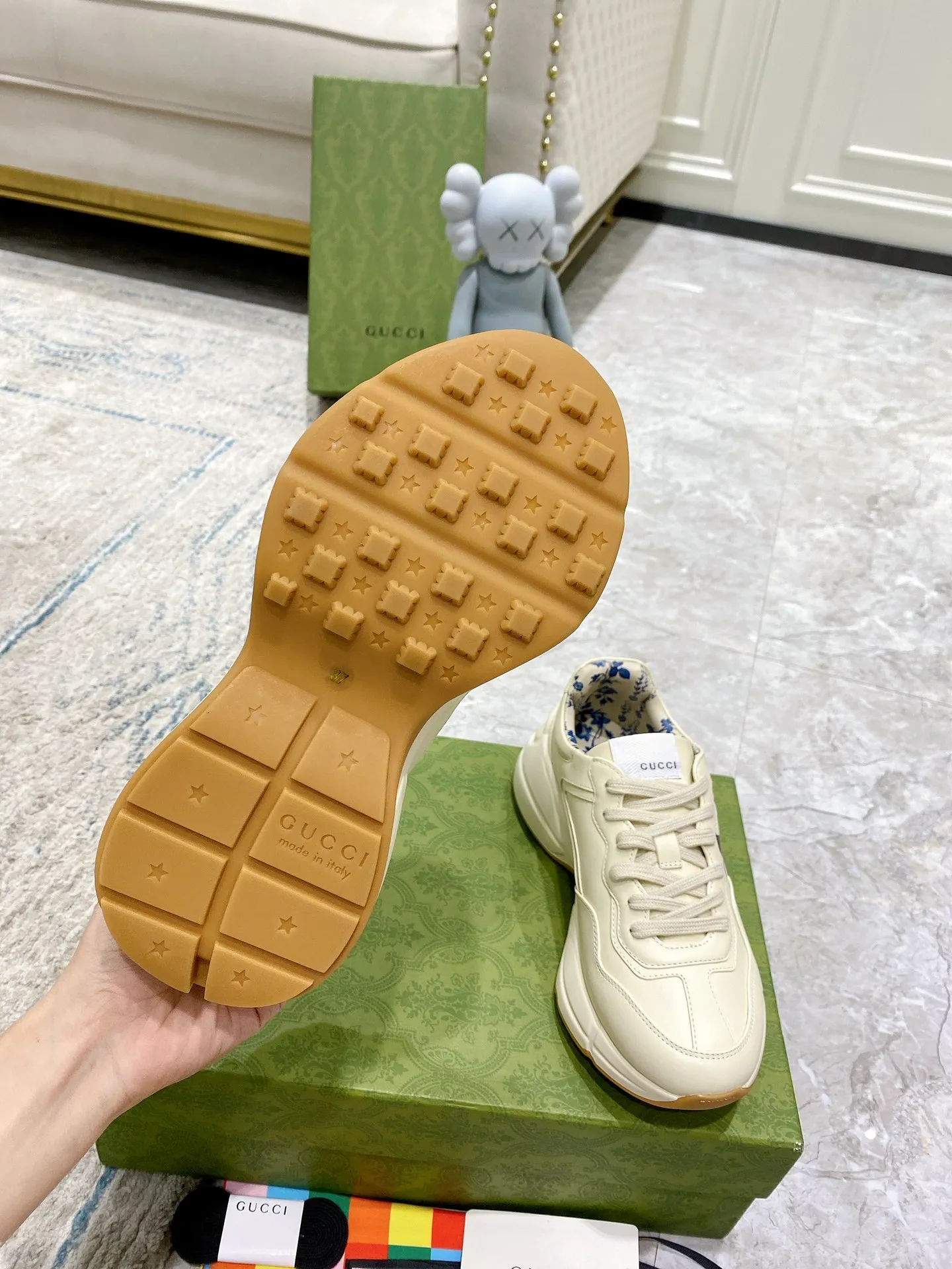 👟👟Ex-factory price P480👟👟 GUCCI Gucci dad shoes. The original disassembly took more than 3 months to develop 1:1. The version has been upgraded again, chips, packaging, imported cowhide, and all made with computerized cars. Couple 👫 style 🔜Versatile in all seasons 🔜 Fashion 🔜 Personality 🔜 Differentiation 🔵 More than 20 layouts in the whole series, welcome to inquire for pictures Outsole: the latest original developed TPU vacuum. Upper: imported cowhide🐮. Inner lining: original A-grade mixed sheepskin🐏. Foot pads: original A-grade mixed sheepskin. 💯Full set of packaging. Medium and low straps with LOGO.
